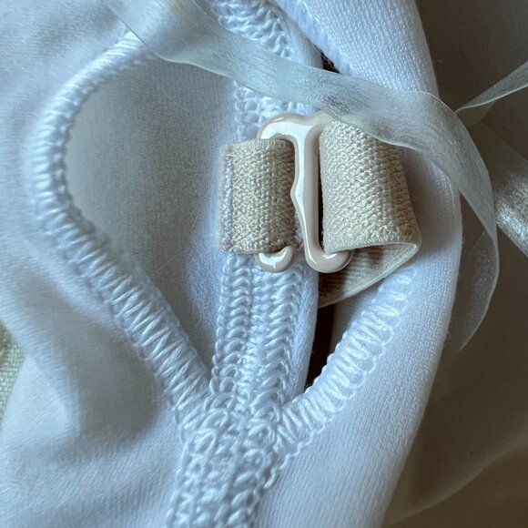 🌸4/$50🌸 Lululemon Bend This V and Racer Bra – White (Reversible) - Picture 13 of 13
